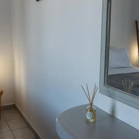 Valvis Lägenhetshotell Perissa (Santorini)